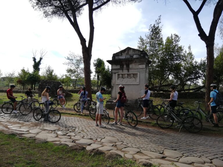 Scopri di più sull'articolo Visite guidate a piedi o in biciclette per le SCUOLE, scopri il Parco dell’Appia Antica! Ecco le nostre offerte.