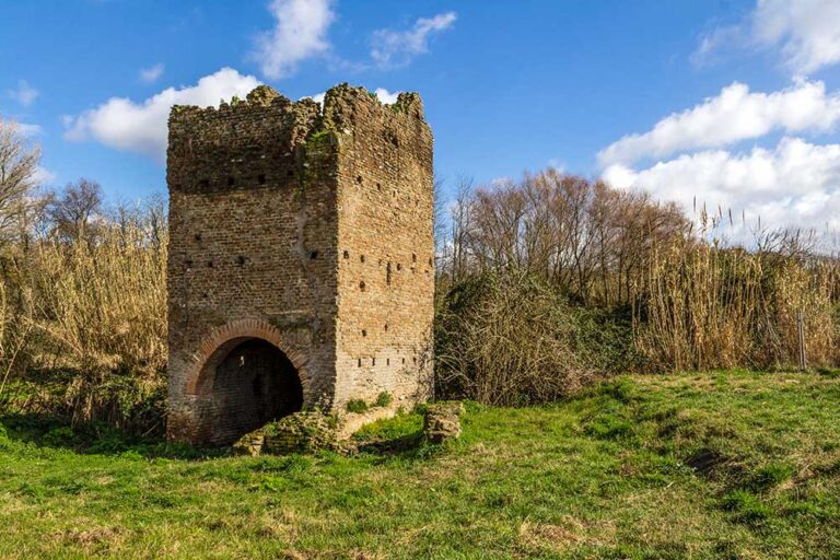 Scopri di più sull'articolo Le torri nel Parco dell’Appia Antica: testimonianze storiche da scoprire tra selce, mulini e sepolcri.