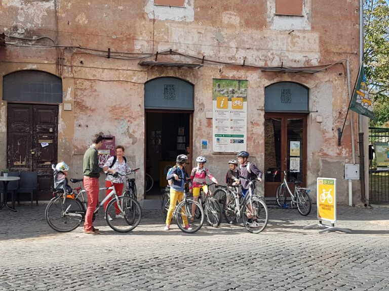 Read more about the article Outdoor Experiences in Rome: Discover the Appian Way by Bike – With a Guide or on Your Own